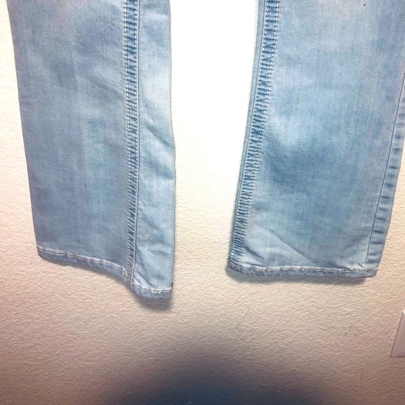 ARIYA Light Wash Straight Denim Jeans - Picture 2 of 7